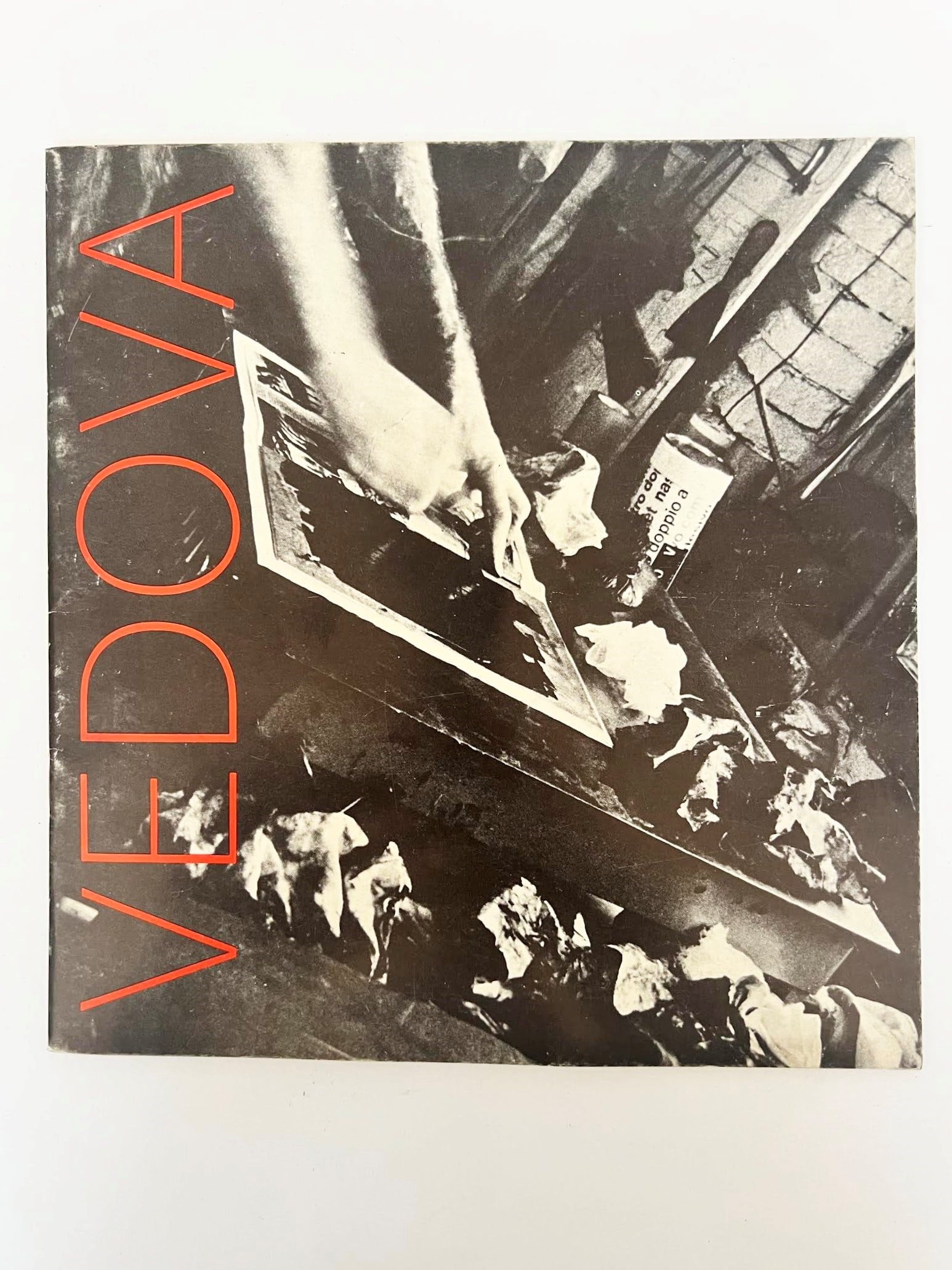 Vedova: Catalogue of the solo exhibition of Emilio Vedova (Venice 1919-2006), central figure of Italian Informalism and absolute protagonist of European art in the second half of the twentieth century.