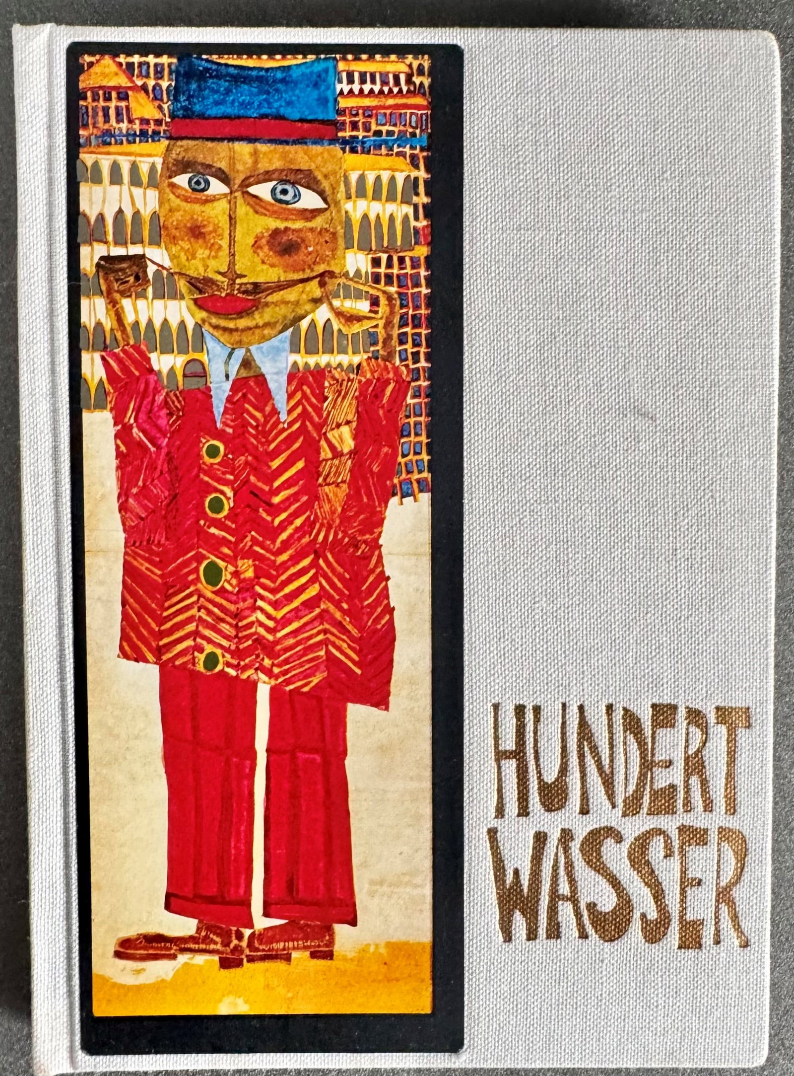 Hundertwasser: HUNDERTWASSER. Catalogue of the exhibition at Aberbach Fine Art, New York, October 10, 1973. Third edition, print run 10,001-30,000. Glarus, Gruener Janura AG, 1973. Quarto volume, publisher's cloth b