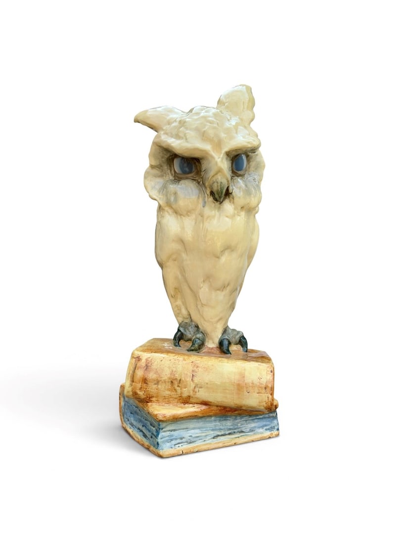 Ferdinand Doblinger Owl-shaped lamp by Ferdinand Doblinger for Wiener Werkst?tten: Width 33 cm, Depth 35 cm, Height 80 cmOwl-shaped lamp made of??glazed ceramic and stained glass, with an engraved trademark. Austria, circa 1910.