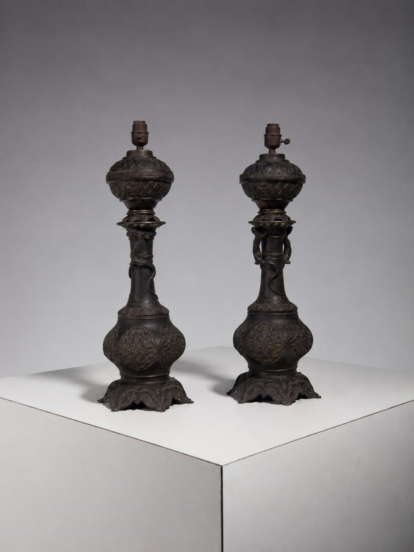 Manifattura Orientale Pair of lamps: Height 65 cm, diameter 20 cmPair of antique bronze candlesticks transformed into lamps, probably dating back to the 19th century, attributed to Asian manufacture in Japanese or Chinese style