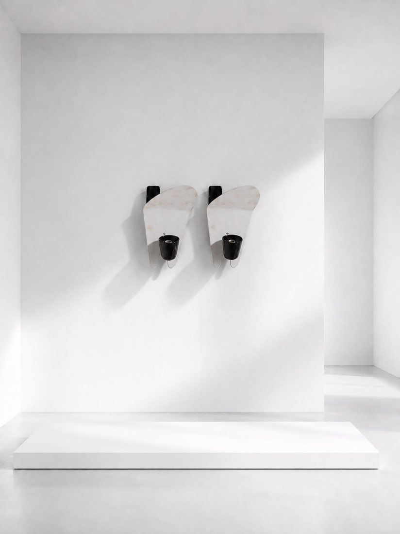 Manifattura francese Pair of French wall sconces: Height: 52 cm Width: 30 cm Depth: 38 cmPair of 20th century French wall lamps in black and white aluminium. Single light.