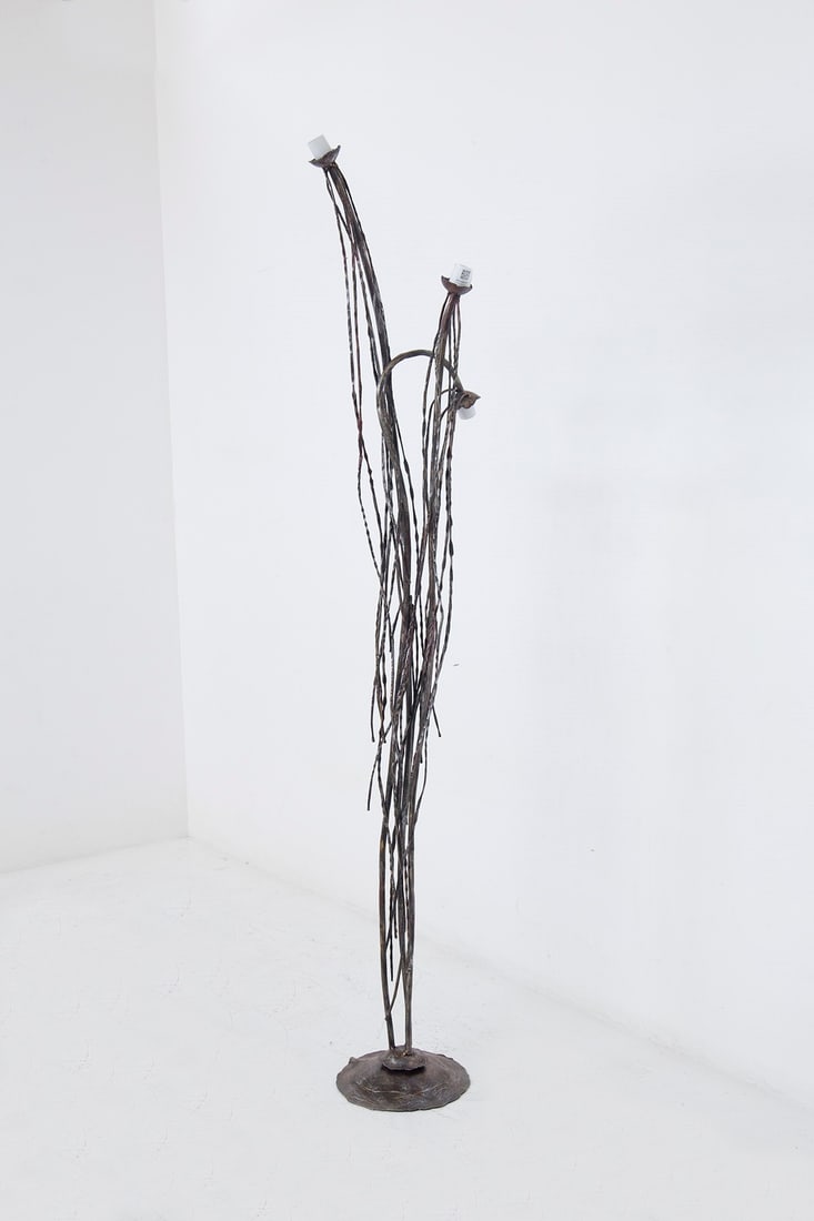Salvino Marsura Brutalist Floor Lamp: Height: 208 cm, Width: 38 cm, Depth: 31 cmBeautiful Brutalist lamp designed by Salvino Marsura in the 1970s, of fine Italian manufacture.The floor lamp is made entirely of burnished wrought iron, simp