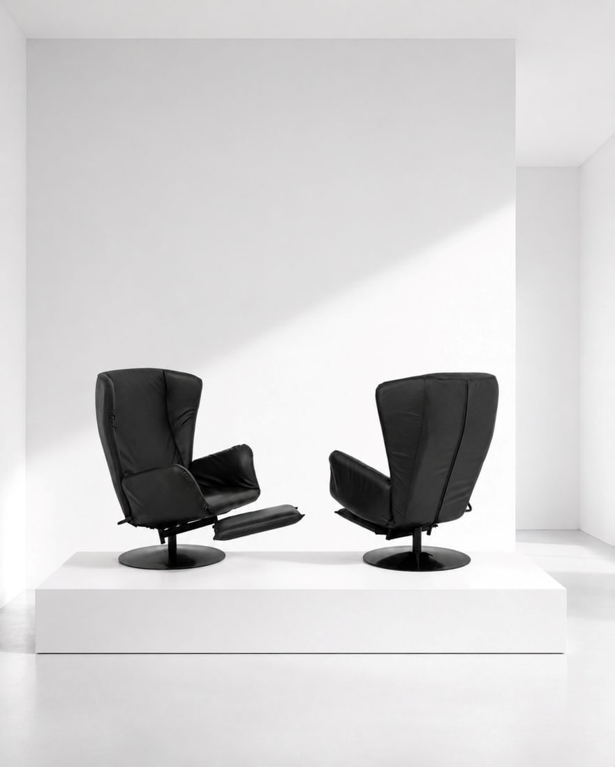 Manifattura Italiana Pair of Armchairs: Height: 105 cm Width: 86 cm Depth: 120 cmPair of armchairs in black leather from 1970. The pair of armchairs has been recently restored. The armchairs have several peculiarities, worthy of note are it