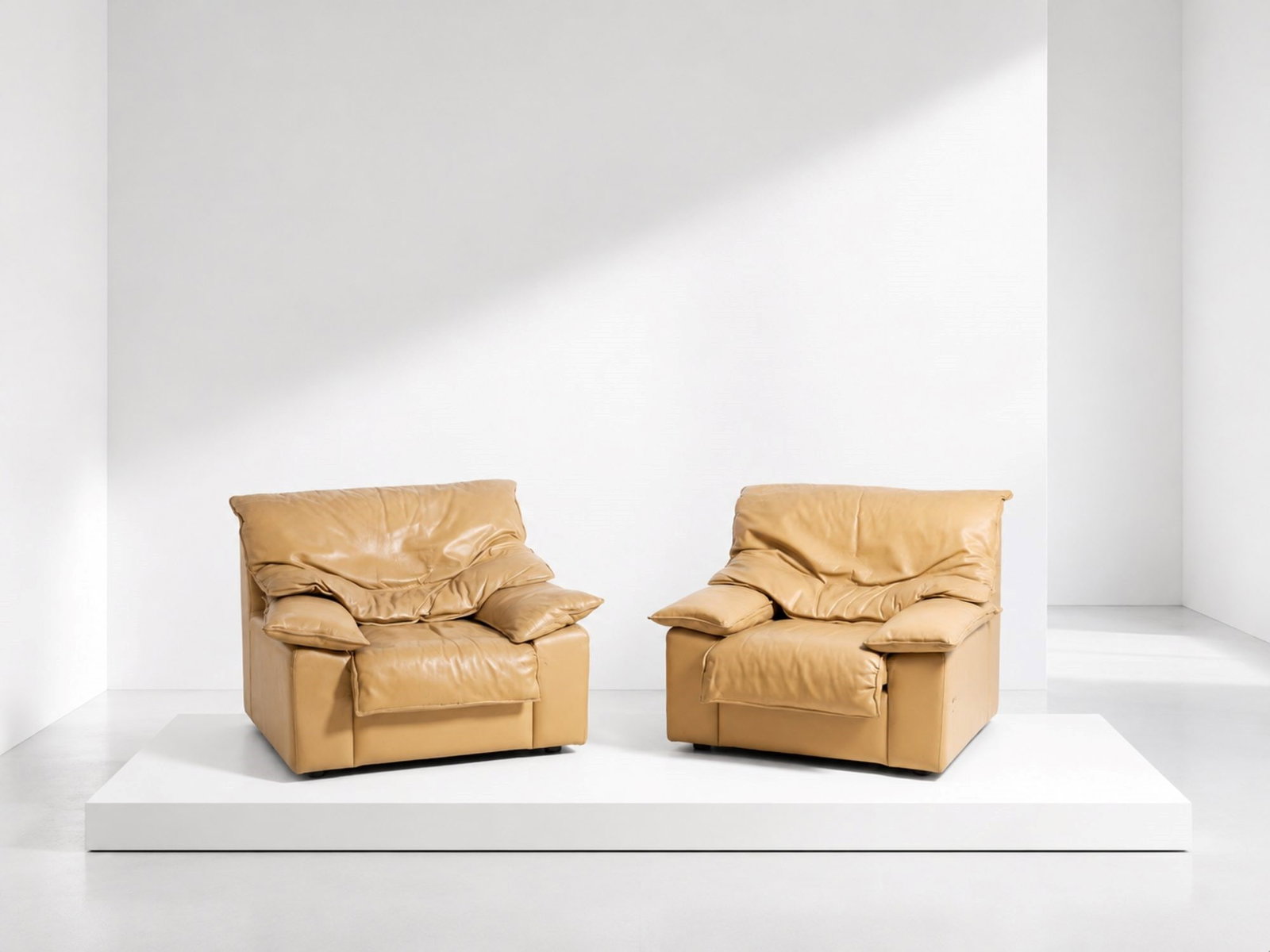 Manifattura Italiana Pair of large armchairs (1 of 1)