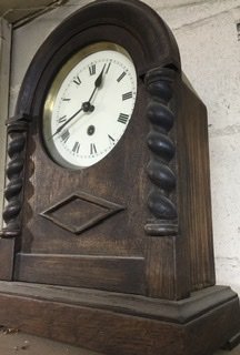 English mantle clock (1 of 5)