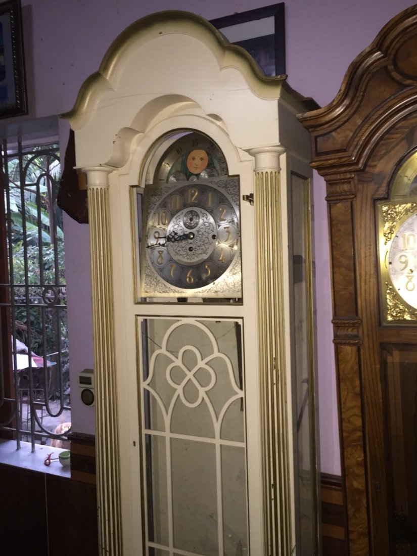 Tubular Grandfather Clock: Five tubes with and play different melodies. An extra inset hand on the face and the movement and pendulum are rare of this model. All parts are present and tested. It is working, just need to set up