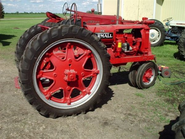 Farmall F-14 Tractor - 3