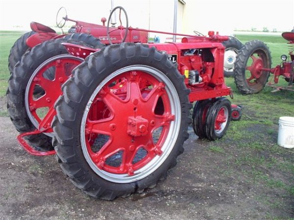 Farmall F-14 Tractor - 4