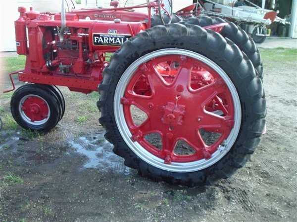 Farmall F-14 Tractor - 6