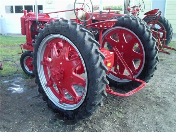 Farmall F-14 Tractor - 7