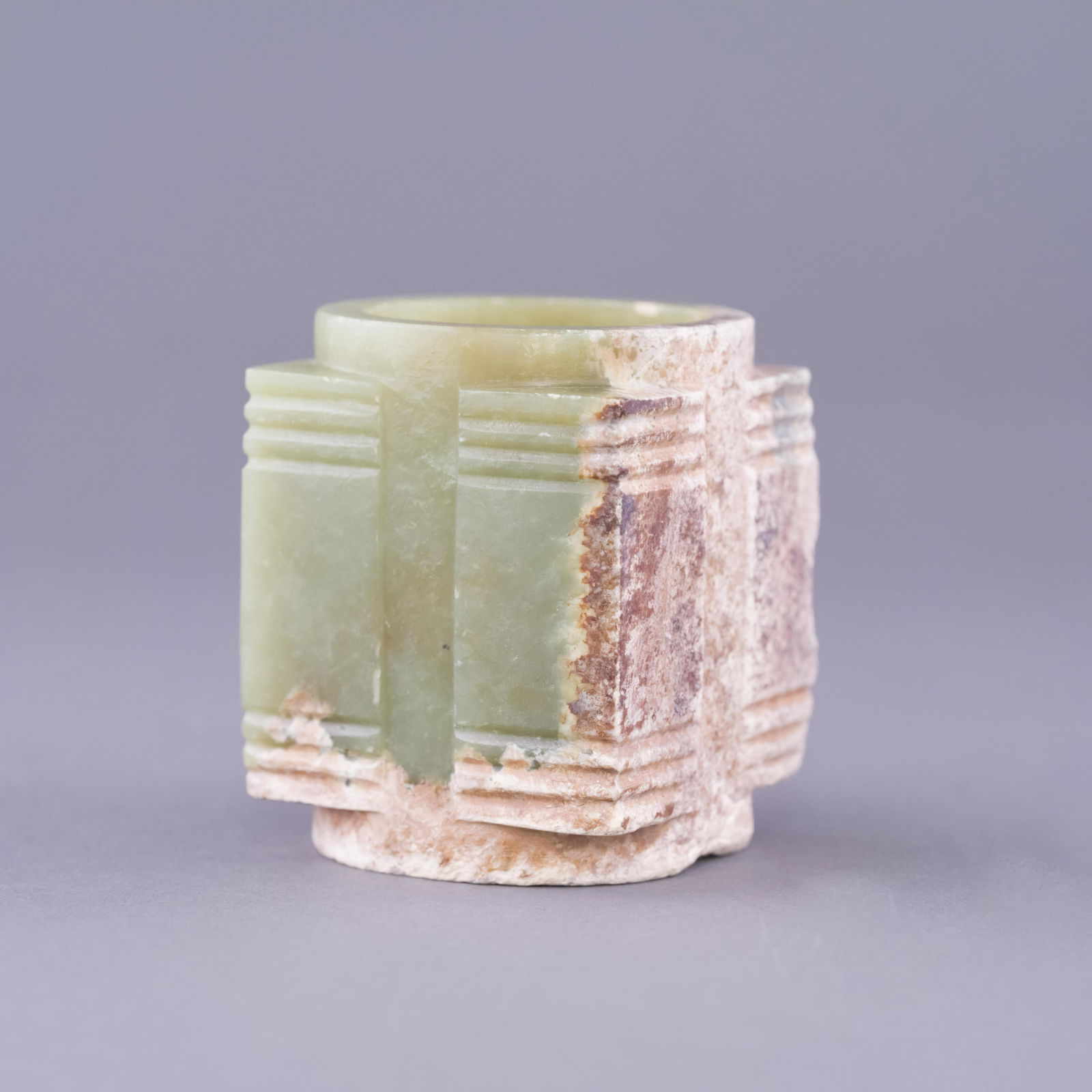 ANTIQUE CHINESE JADE ZONG VASE: Dimensions: Height: 3.25 inch x Width/Diameter: 2.625 inch x Length/Depth: 2.625 inch ; WEIGHT: Grams: 496 Dimensions in Centimeter: 8.3 cm x 6.7 cm x 6.7 cm Chinese Ming Dynasty Antique jade Zong vas