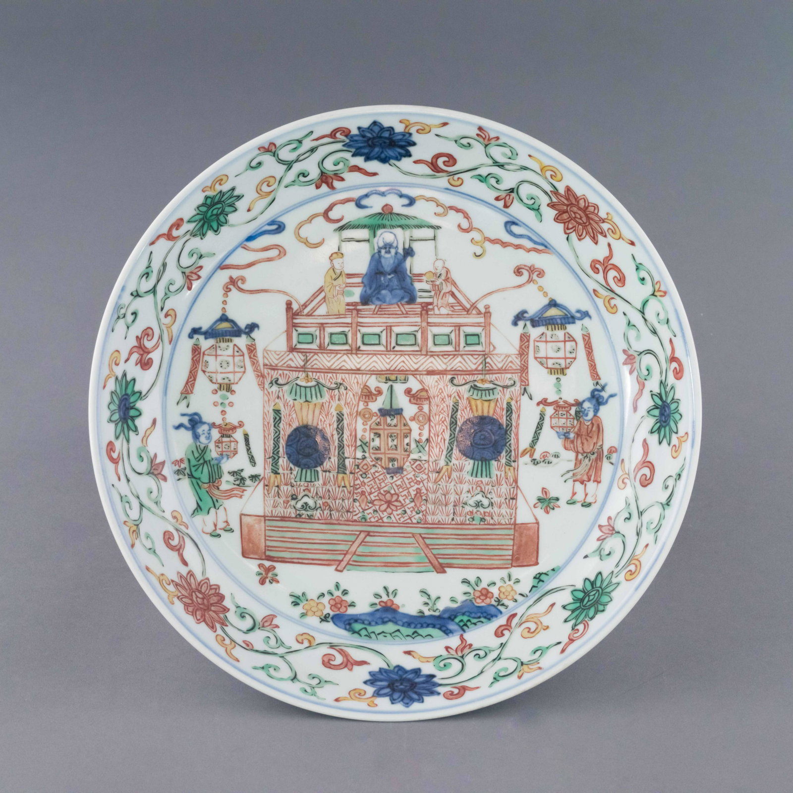 WANLI WUCAI IMMORTAL MOTIF PLATE: Dimensions: Height: 2.25 inch x Width/Diameter: 11.5 inch x Length/Depth: 11.5 inch Dimensions in Centimeter: 5.7 cm x 29.2 cm x 29.2 cm Chinese Ming Dynasty Wanli Wucai immortal motif porcelain plate
