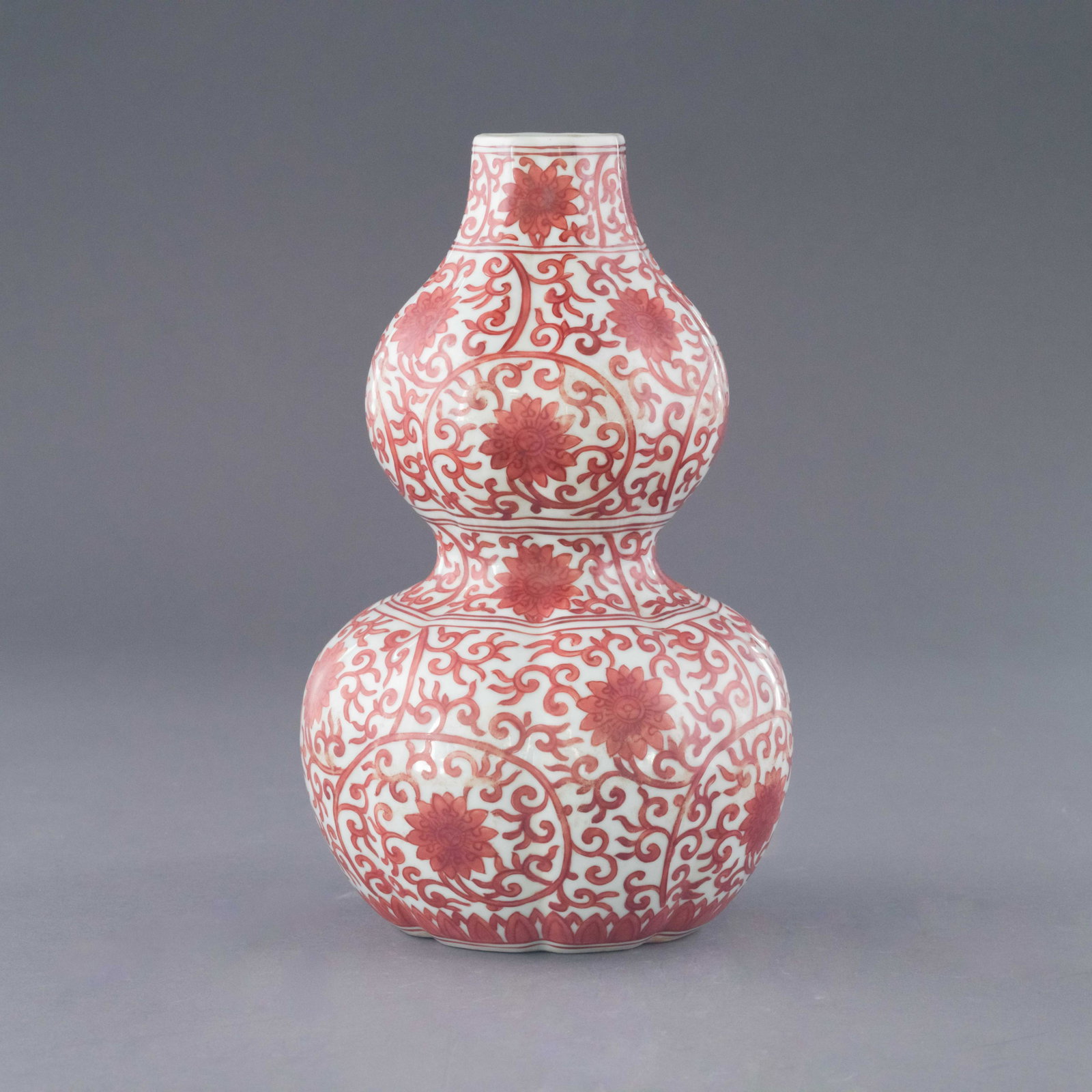 MING JIAJING RED & WHITE WRAPPED FLORAL DOUBLE GOURD: Dimensions: Height: 10.25 inch x Width/Diameter: 5.75 inch x Length/Depth: 5.75 inch Dimensions in Centimeter: 26 cm x 14.6 cm x 14.6 cm Chinese Ming Dynasty Jiajing red and white wrapped floral doubl