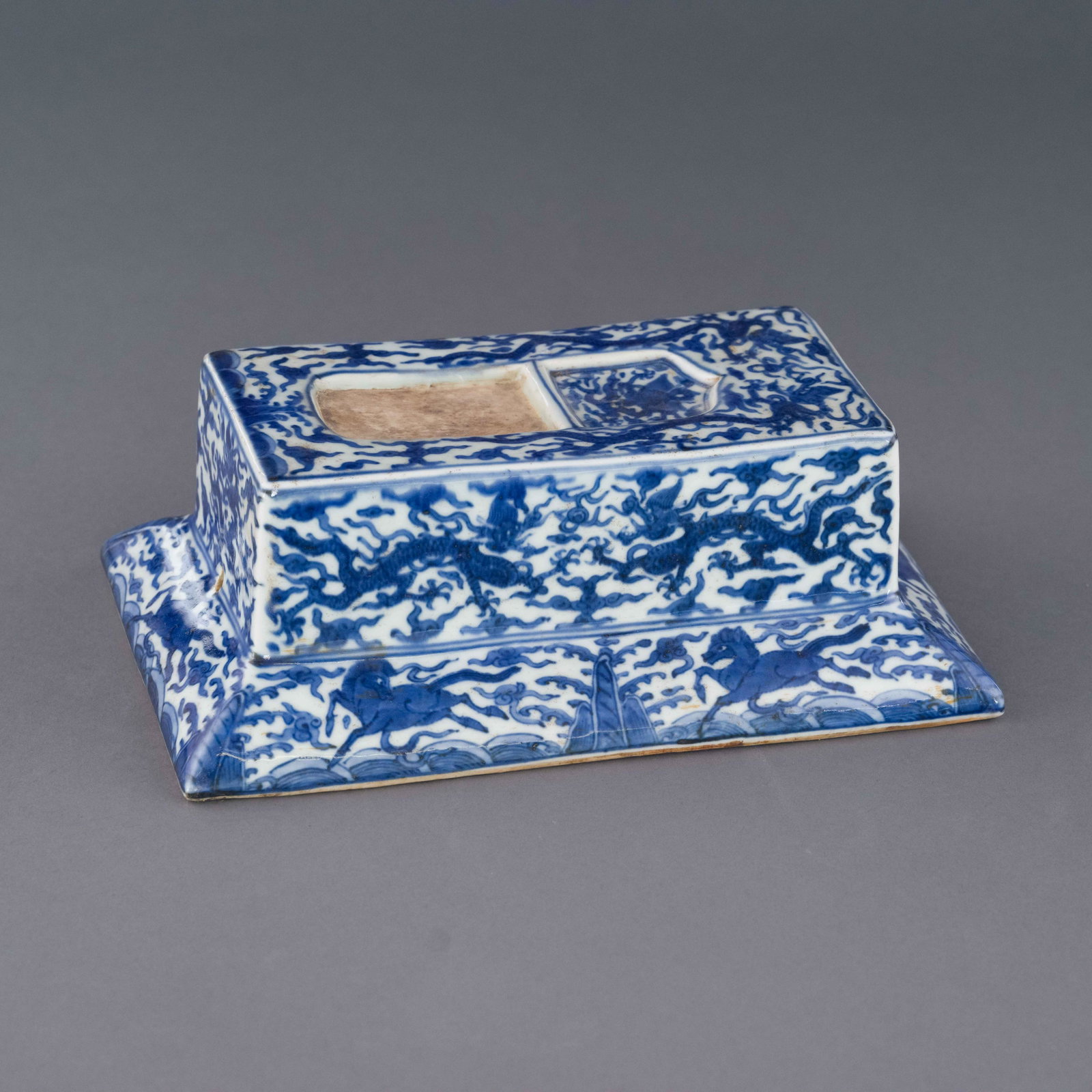 MING WANLI BLUE & WHITE PORCELAIN INK WARE: Dimensions: Height: 3.25 inch x Width/Diameter: 9.25 inch x Length/Depth: 5.875 inch Dimensions in Centimeter: 8.3 cm x 23.5 cm x 14.9 cm Chinese Ming Dynasty Wanli blue & white porcelain ink ware. Li