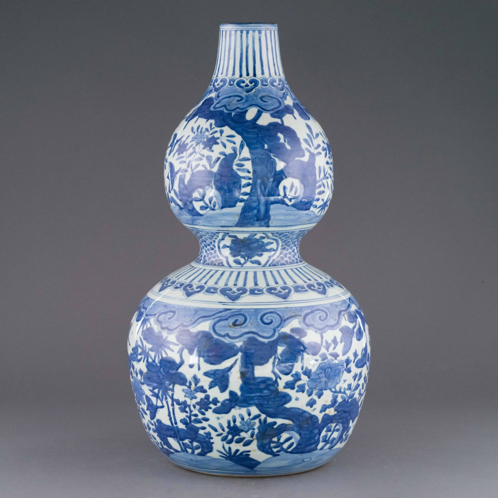 MING BLUE & WHITE WRAPPED FLORAL DOUBLE GOURD VASE: Dimensions: Height: 20.125 inch x Width/Diameter: 10.5 inch x Length/Depth: 10.5 inch Dimensions in Centimeter: 51.1 cm x 26.7 cm x 26.7 cm Chinese Ming Dynasty blue and white gourd vase. Potted in a 
