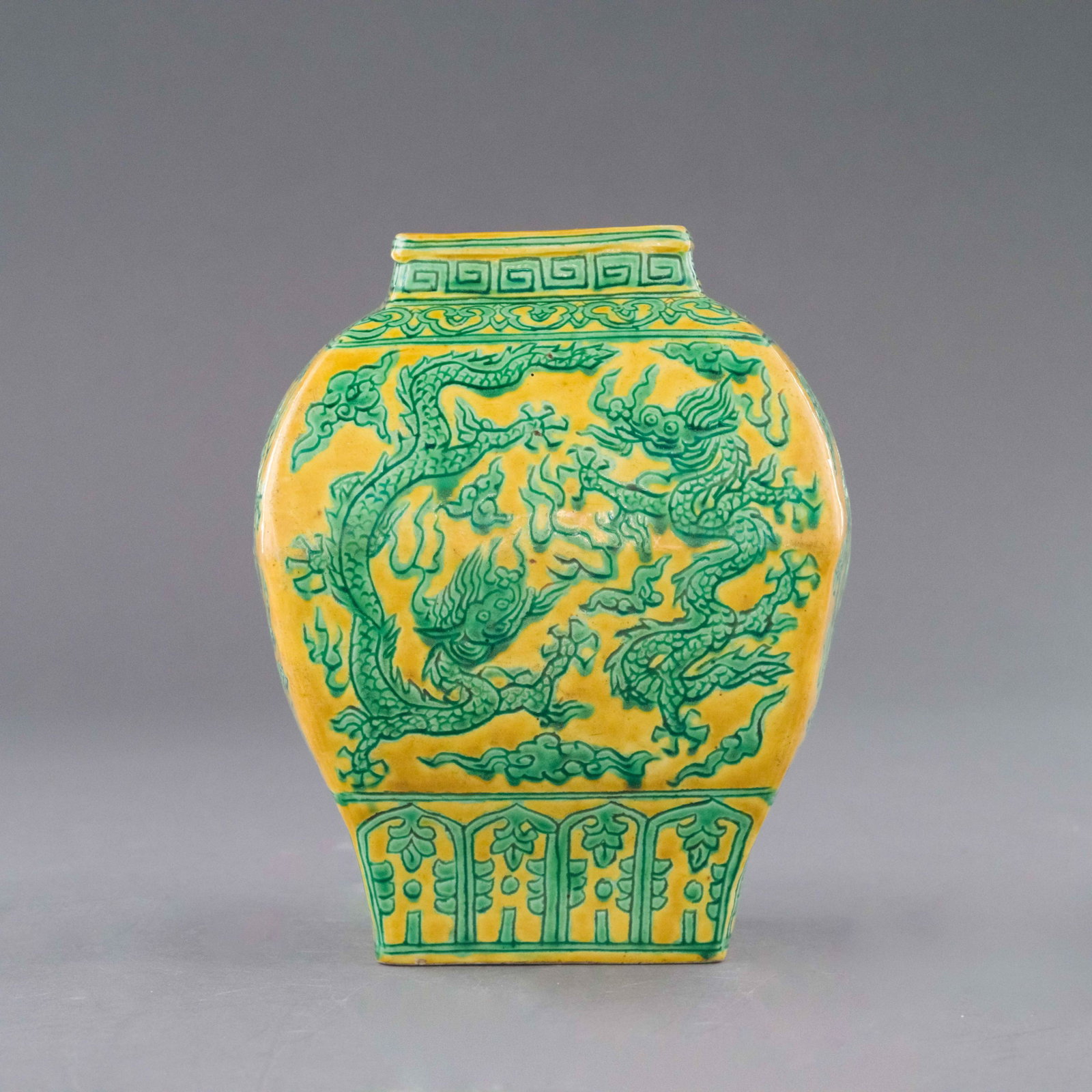 JIAJING GREEN DRAGON OVER FAMILLE JAUNE SQUARE JAR: Dimensions: Height: 7.125 inch x Width/Diameter: 5.625 inch x Length/Depth: 5.625 inch Dimensions in Centimeter: 18.1 cm x 14.3 cm x 14.3 cm Superb, Chinese Ming Dynasty Jiajing green Dragons over fam