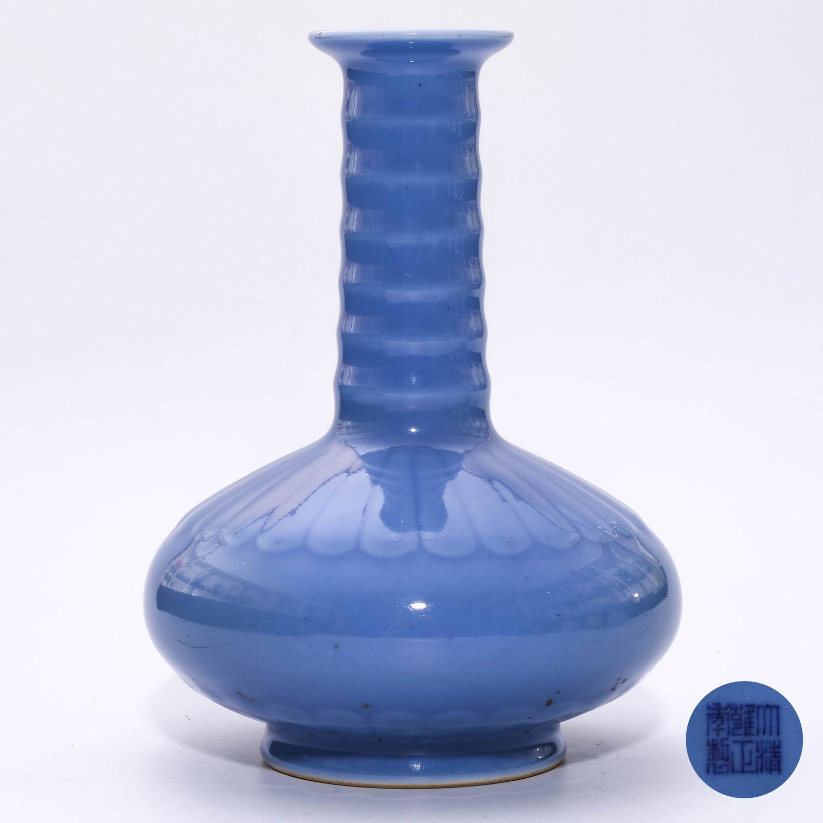 A CHINESE BLUE GLAZED PORCELAIN VASE (1 of 5)