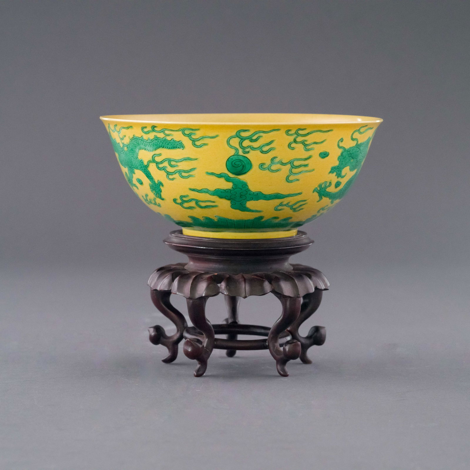 KANGXI FAMILLE JAUNE GREEN DRAGON BOWL ON STAND (1 of 6)