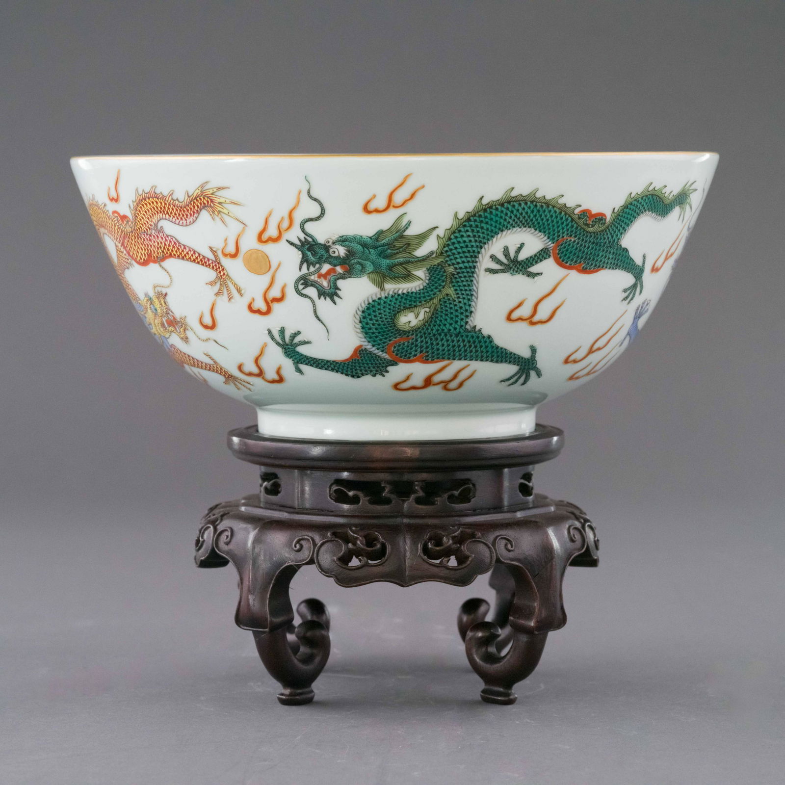 YONGZHENG FAMILLE ROSE DRAGONS BOWL ON STAND (1 of 7)