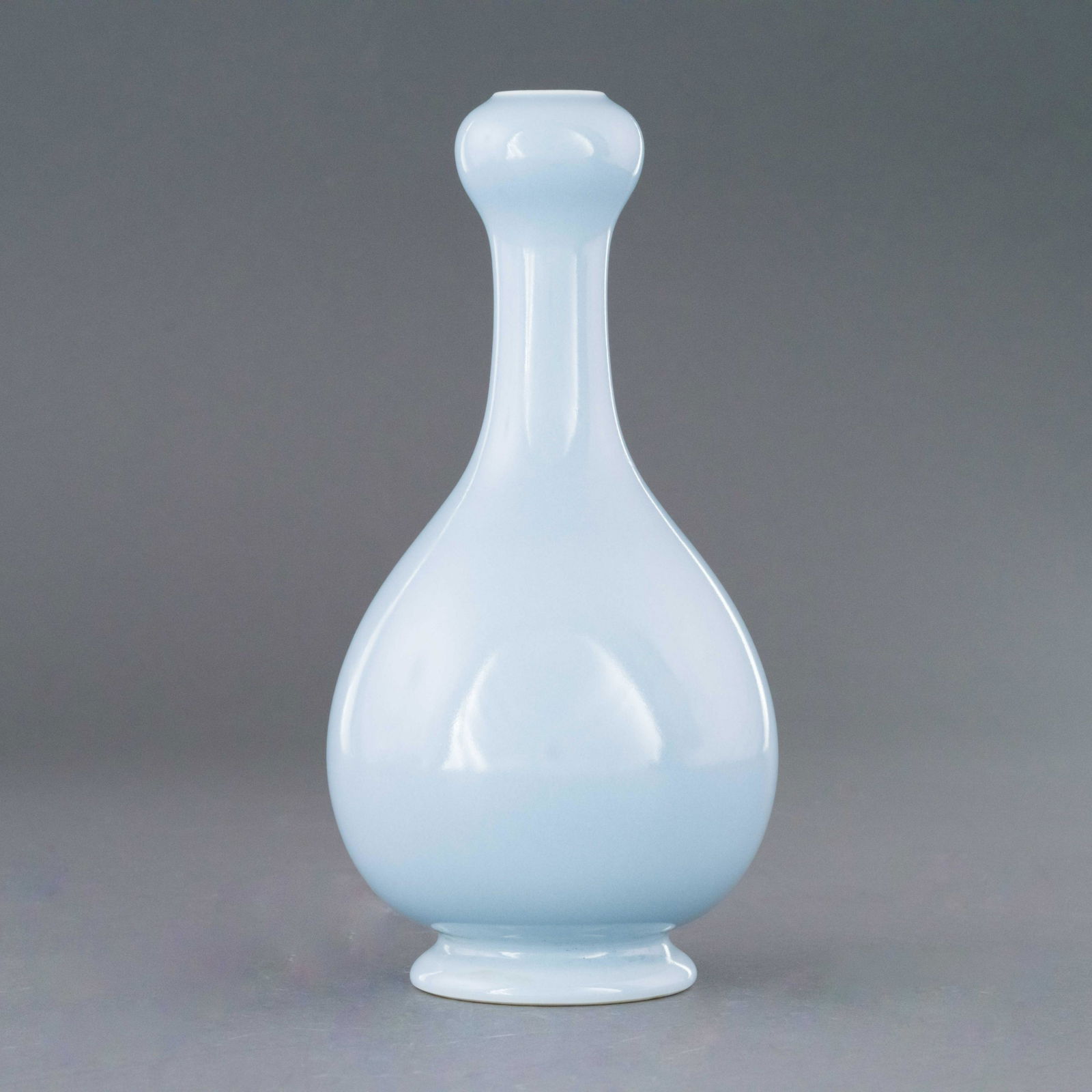QIANLONG DOUQING GLAZED GARLIC VASE (1 of 3)