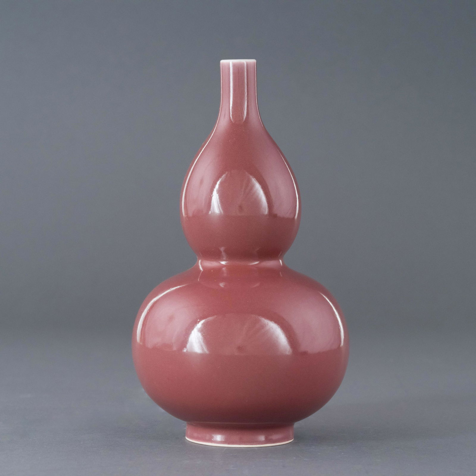 QIANLONG RED MONOCHROME DOUBLE GOURD VASE (1 of 3)