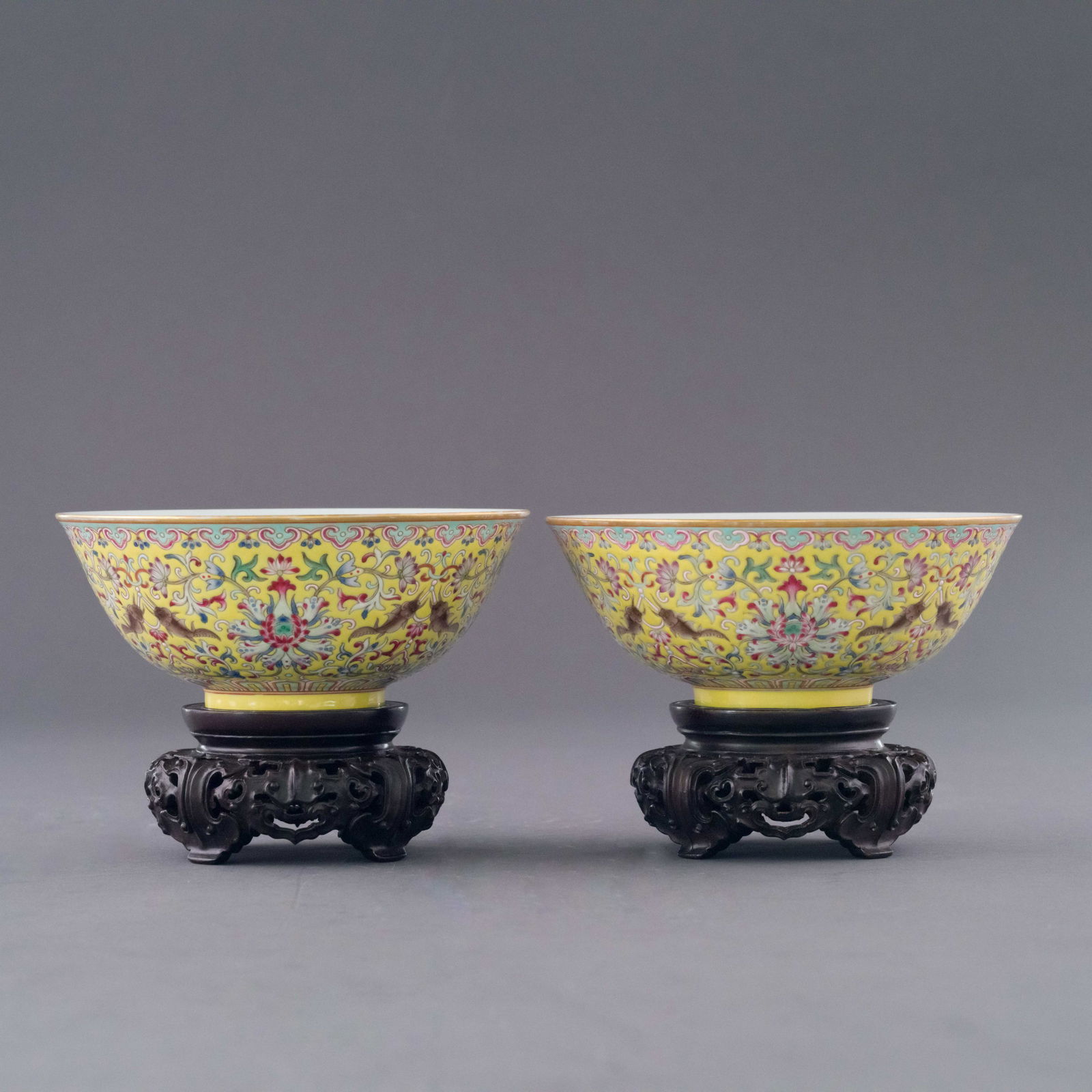 PAIR QIANLONG FAMILLE JAUNE FLORAL BOWLS ON STANDS (1 of 8)