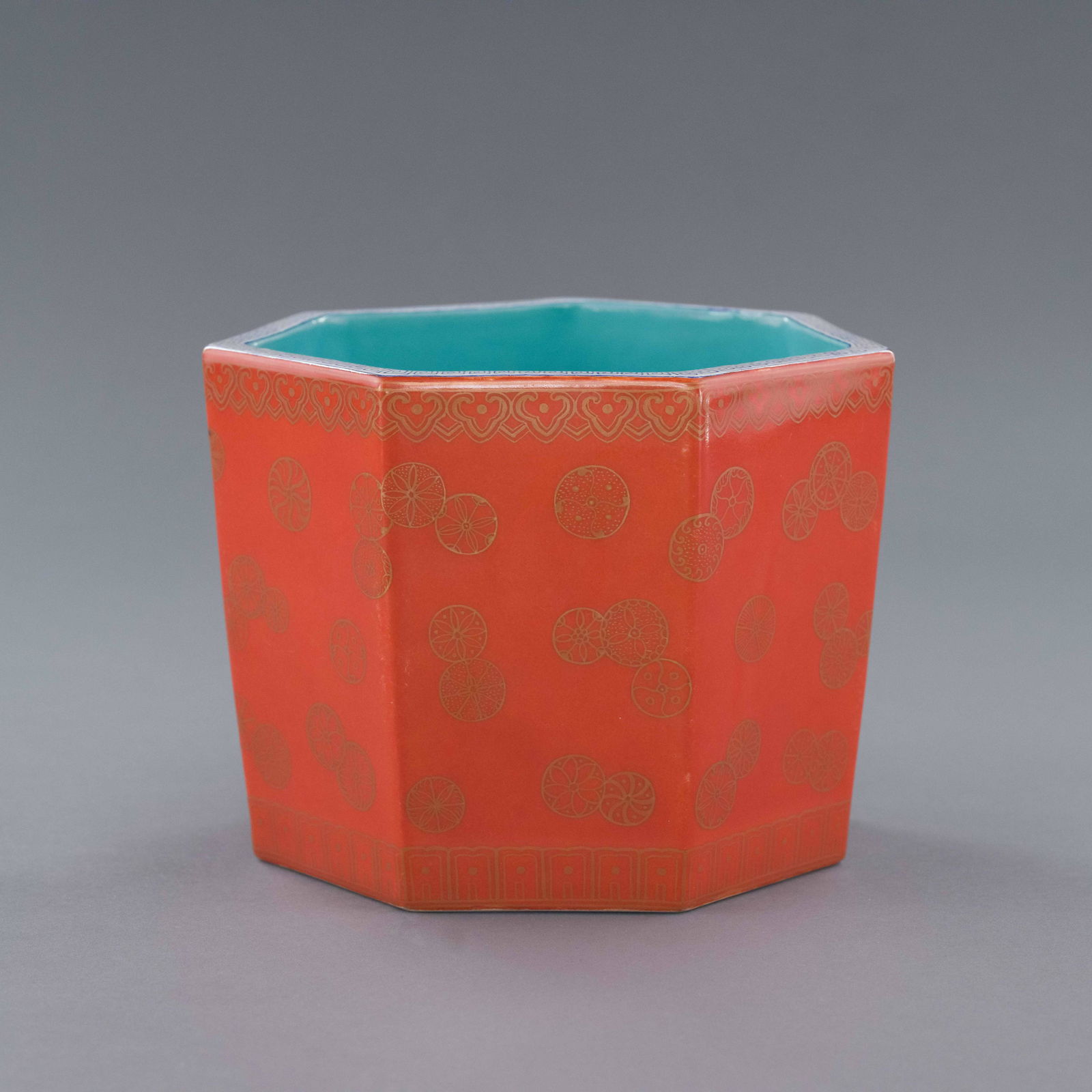 QIANLONG GILT FLORAL CARMINE RED HEXAGONAL BRUSH POT (1 of 10)