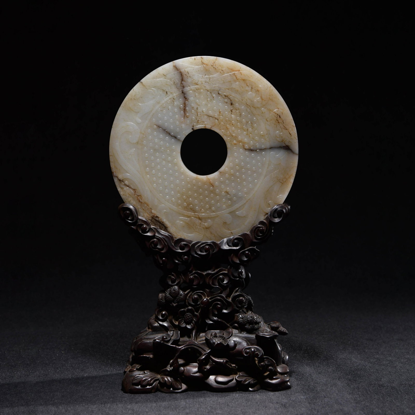 A CHINESE DRAGON PATTERN JADE TABLE SCREEN: PROVENANCE: From The Estate of P. Eugene Julius, of Greentown, IN, private collectors, Engineer. Through his work, Mr. Julius was able to travel to Japan and several countries throughout Europe. His t