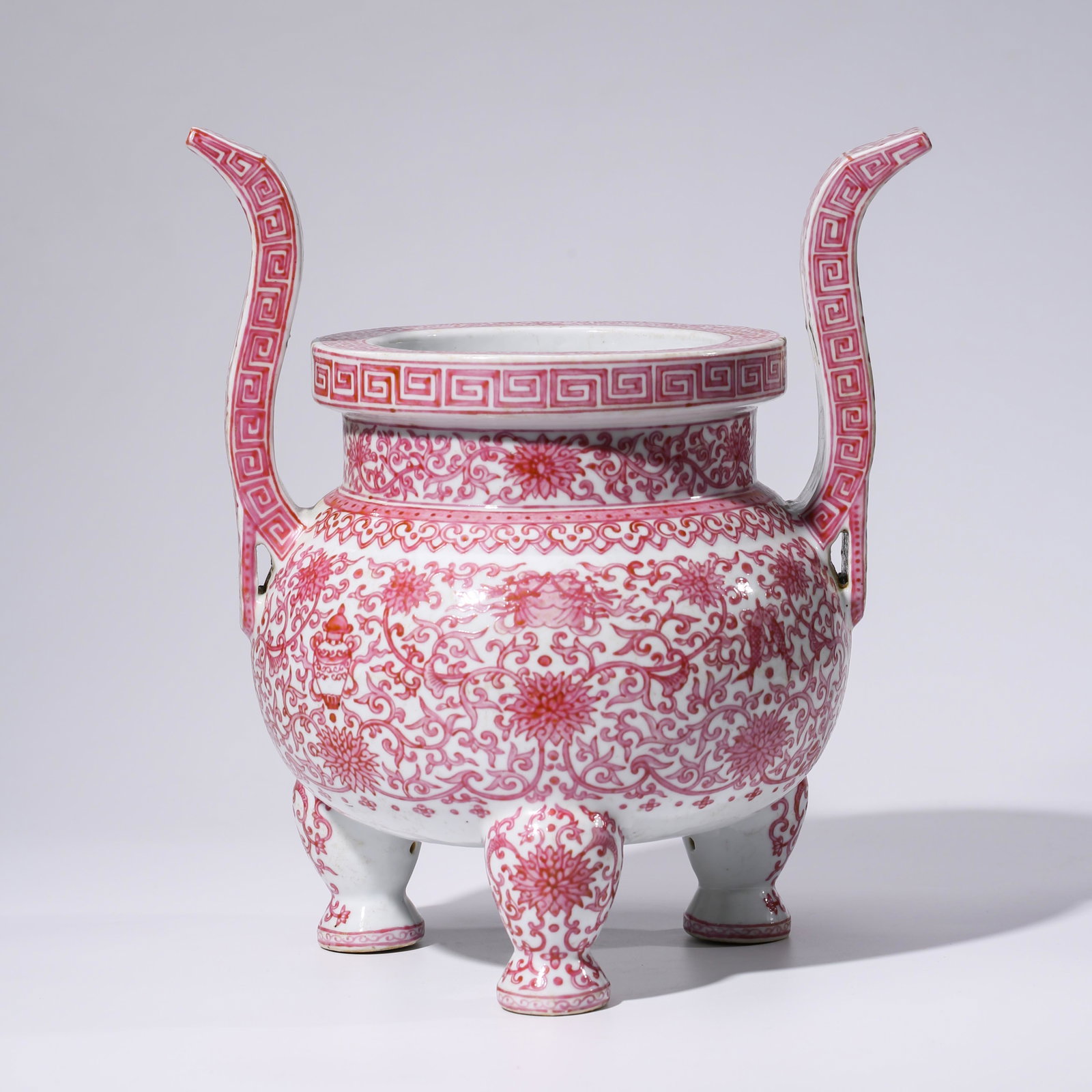 A CHINESE IRON-RED PORCELAIN INTERLOCK BRANCHES: Dimensions: Length: 26.5cm, Width: 21.2cm, Height: 30.2cm, PROVENANCE: From the estate of William Schultz (1934 - 2018) of Alpharetta, Georgia. A Veteran, Private collectors. With a globular body pain
