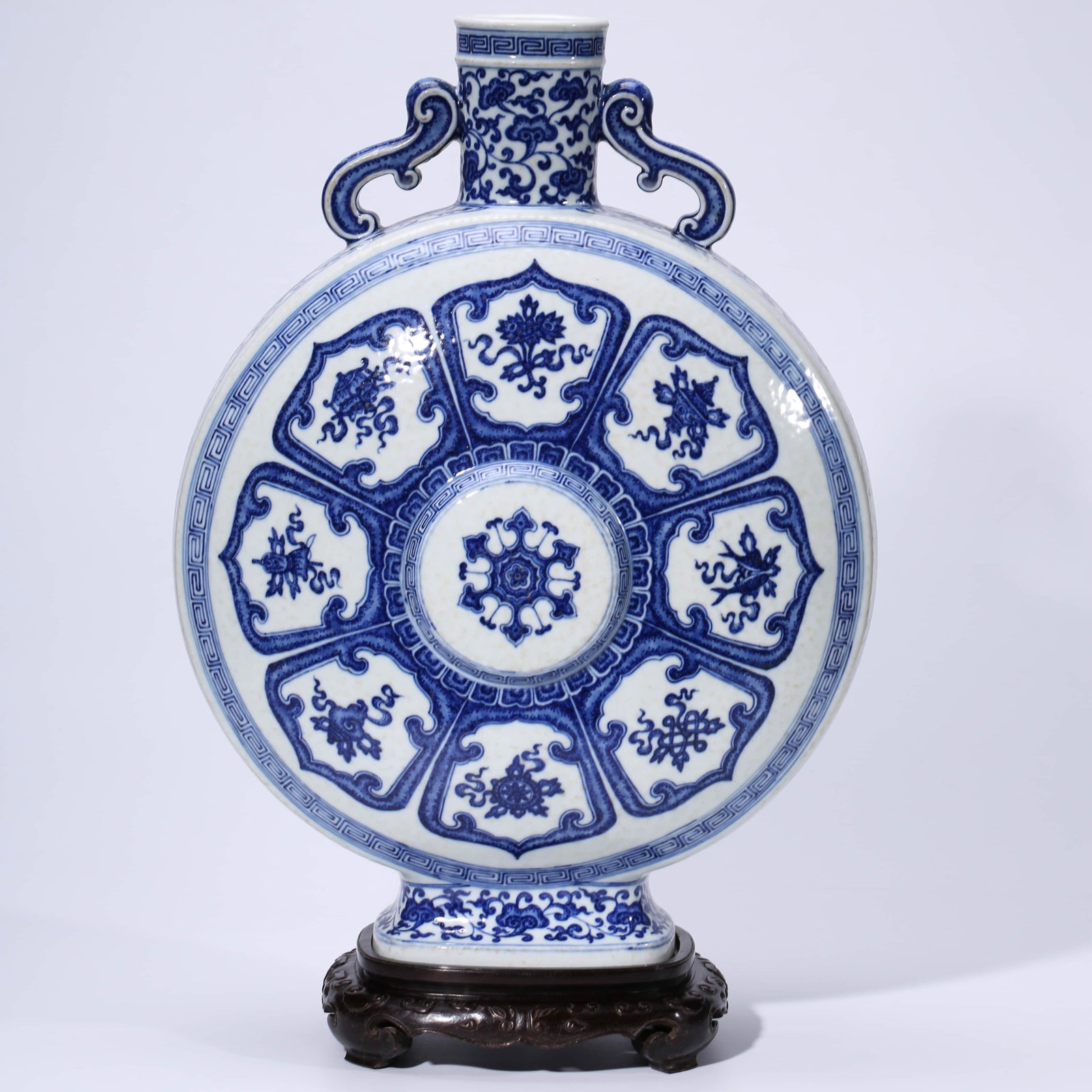 A CHINESE BLUE & WHITE PORCELAIN EIGHT TREASURE: Dimensions: Length: 36.2cm, Width: 21.8cm, Height: 53.2cm, PROVENANCE: From the estate of William Schultz (1934 - 2018) of Alpharetta, Georgia. A Veteran, Private collectors. Painted to each side in c