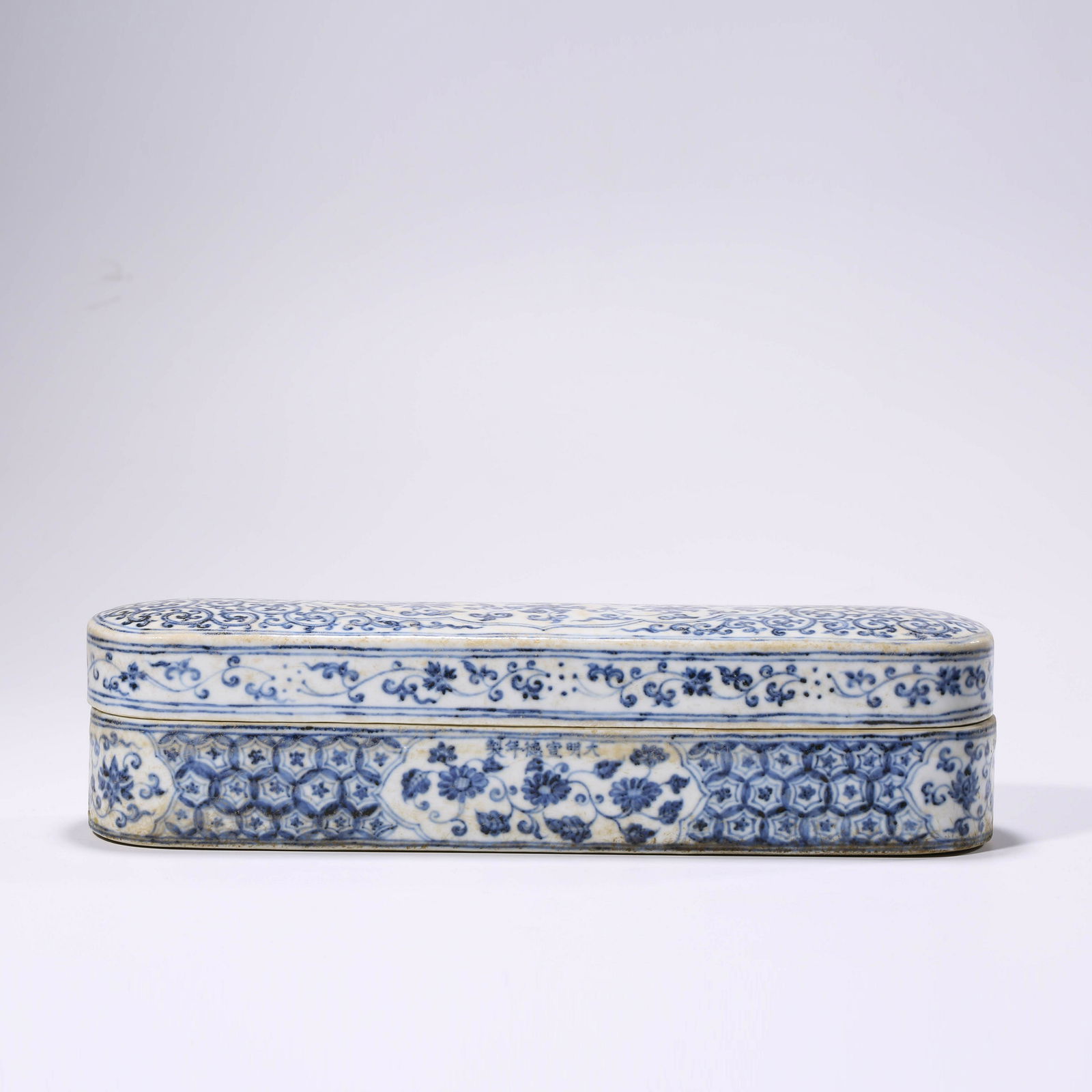 PORCELAIN BLUE & WHITE INTERLOCKING LOTUS BOX & COVER (1 of 12)