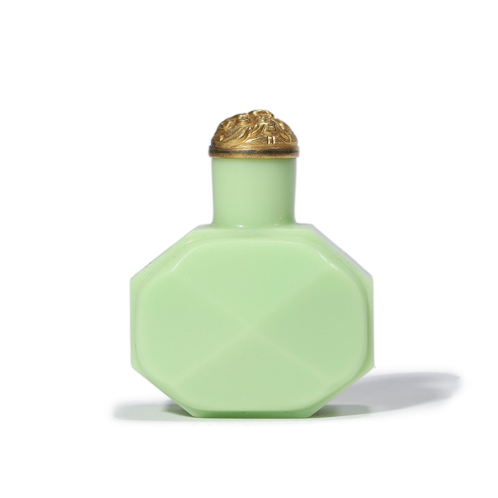 A Green Glass Flattened Snuff Bottle (1 of 5)