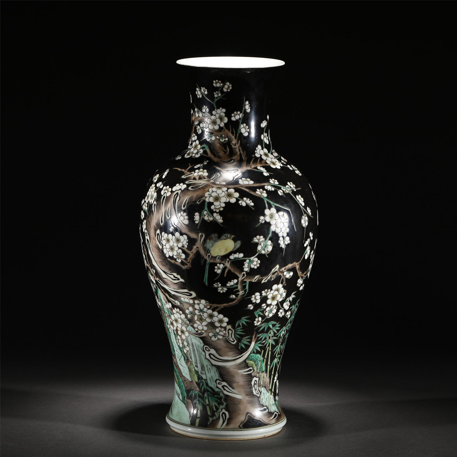 A WUCAI FLOWERS PATTERN PORCELAIN VASE/QING DYNASTY (1 of 12)