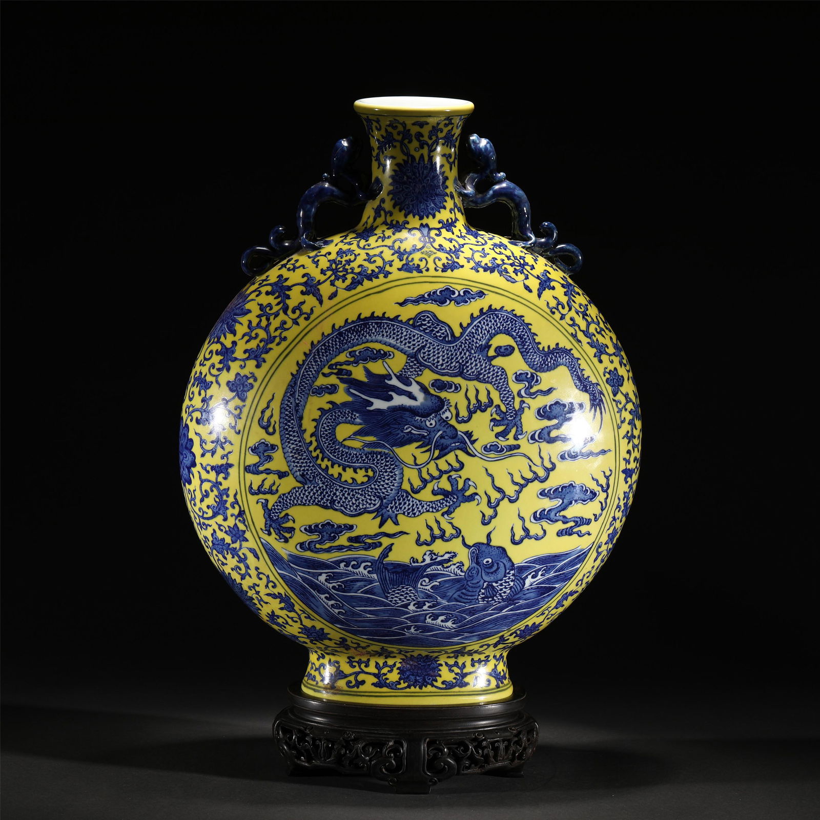 A YELLOW GLAZE BLUE&WHITE FLASK MOON VASE /QING DYNASTY (1 of 14)