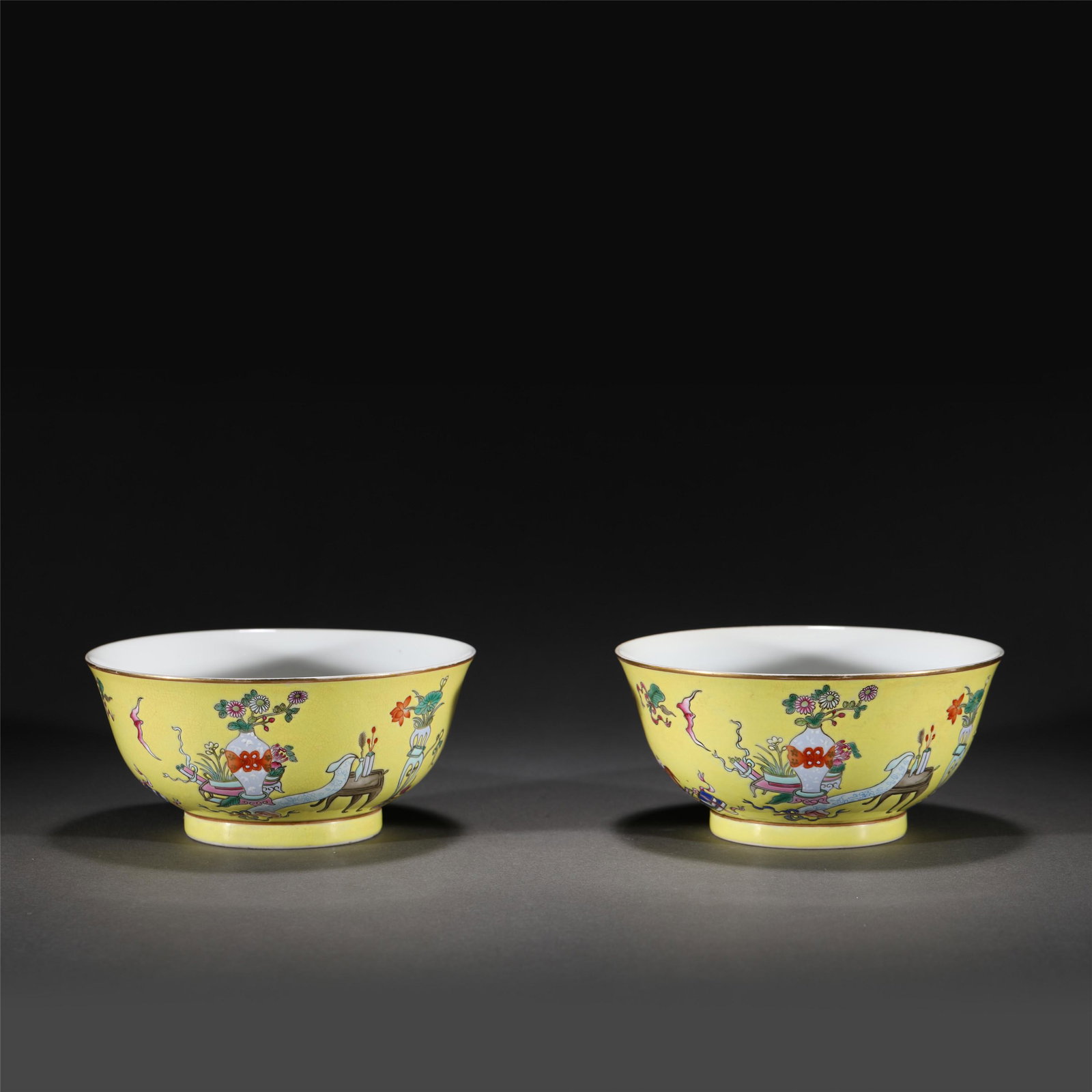 A PAIR OF FAMILLE ROSE PORCELAIN BOWLS,QIANLONG: A PAIR OF FAMILLE ROSE PORCELAIN BOWLS,QIANLONG 14.5 cm Diam x 6.9 cm H x Weight 250 gram. Each with steep rounded sides rising to a gently flared rim, painted hundred antiques, against lemon yellow g