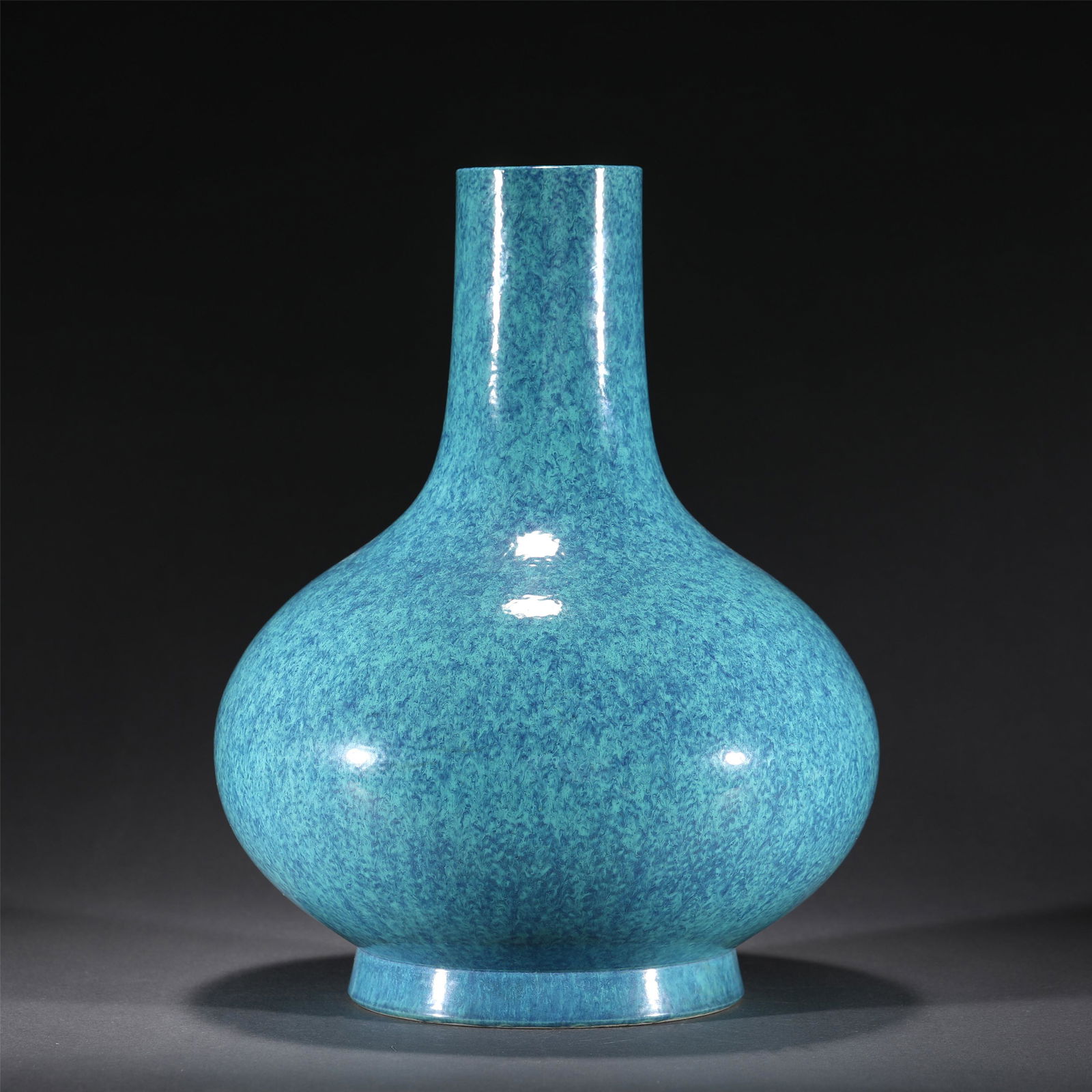 A LUJUN GLAZE PORCELAIN VASE, QIANLONG (1 of 9)