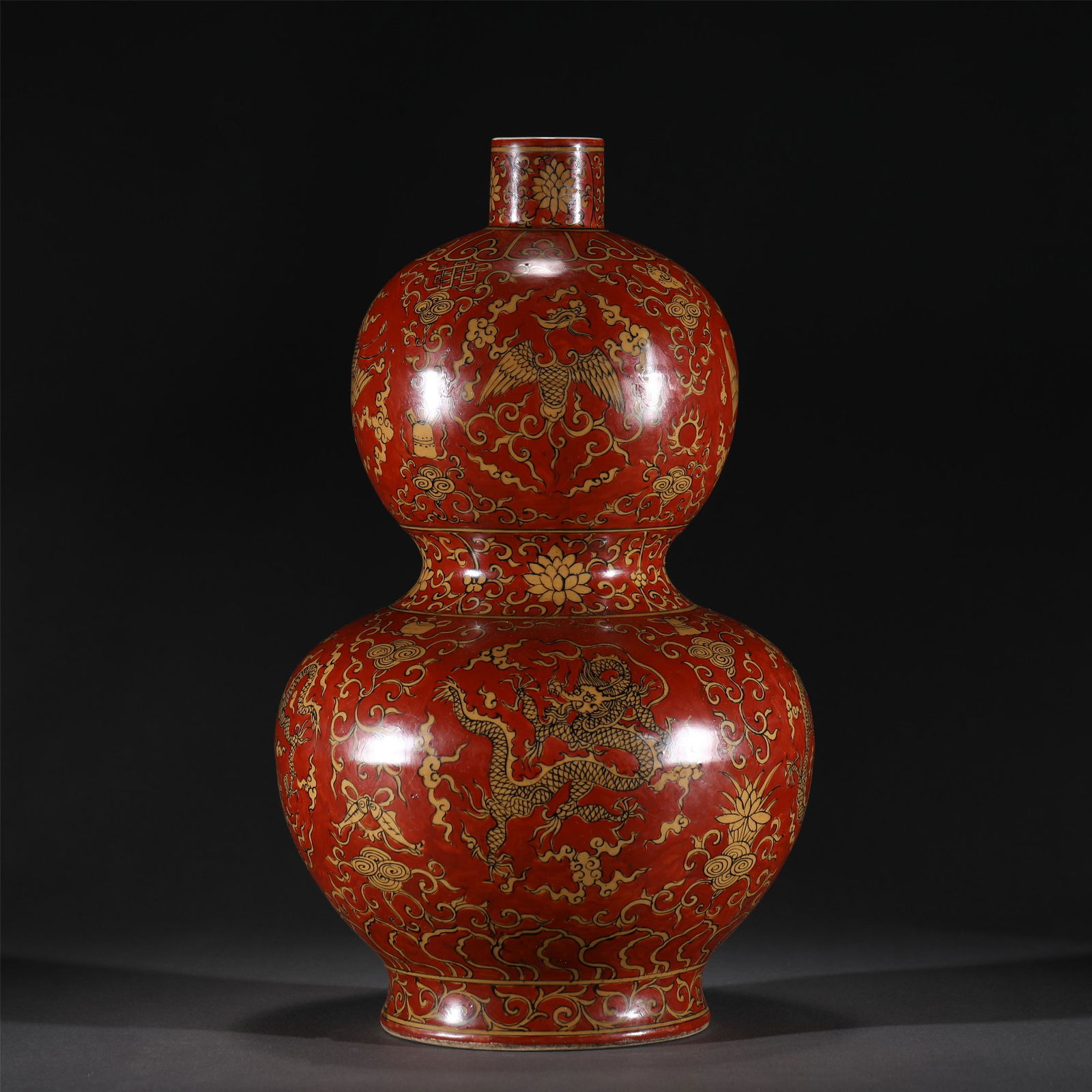 AN IRON RED GLAZE PORCELAIN DRAGON DOUBLE-GOURDS VASE,WANLI (1 of 10)
