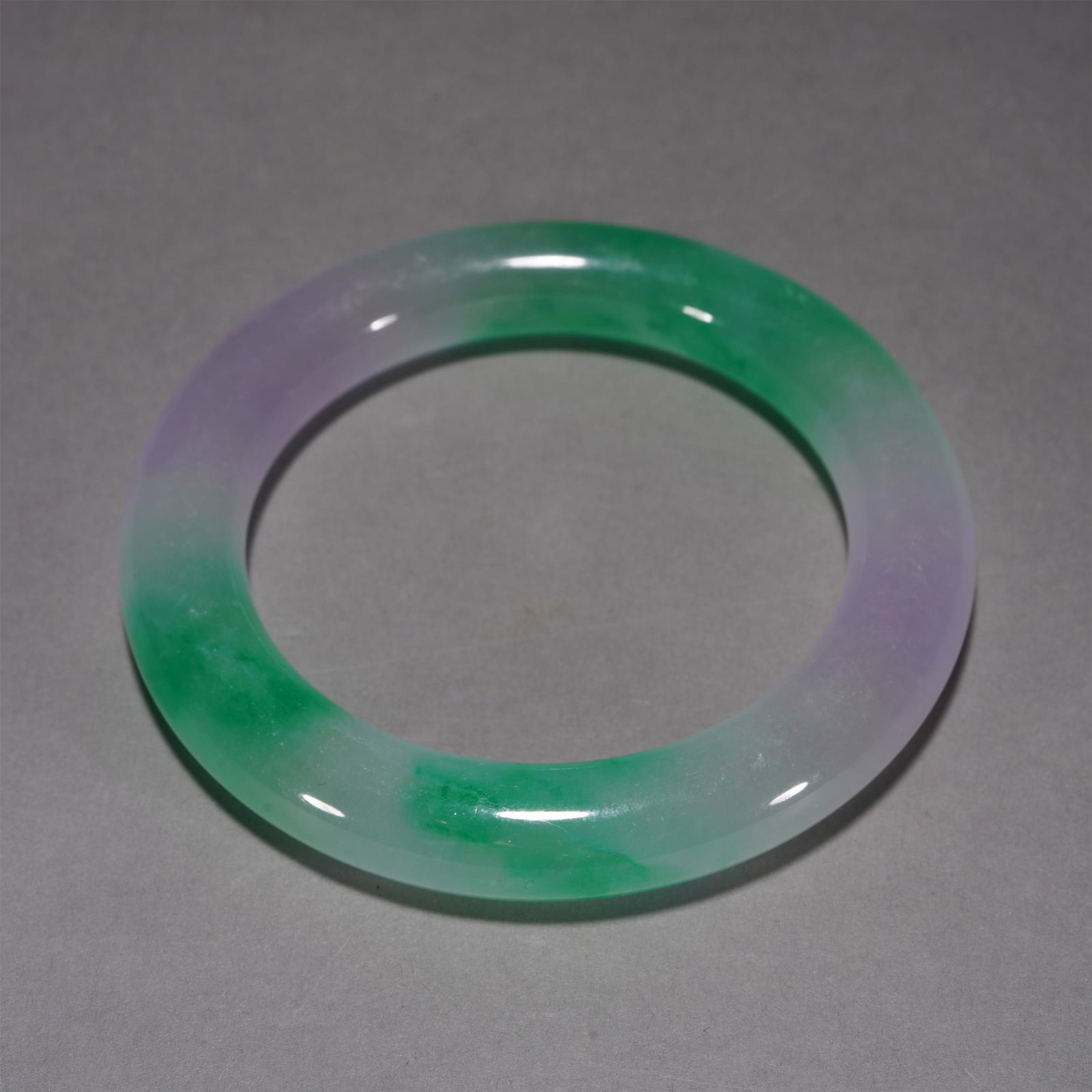 A JADEITE BRACELET (1 of 7)