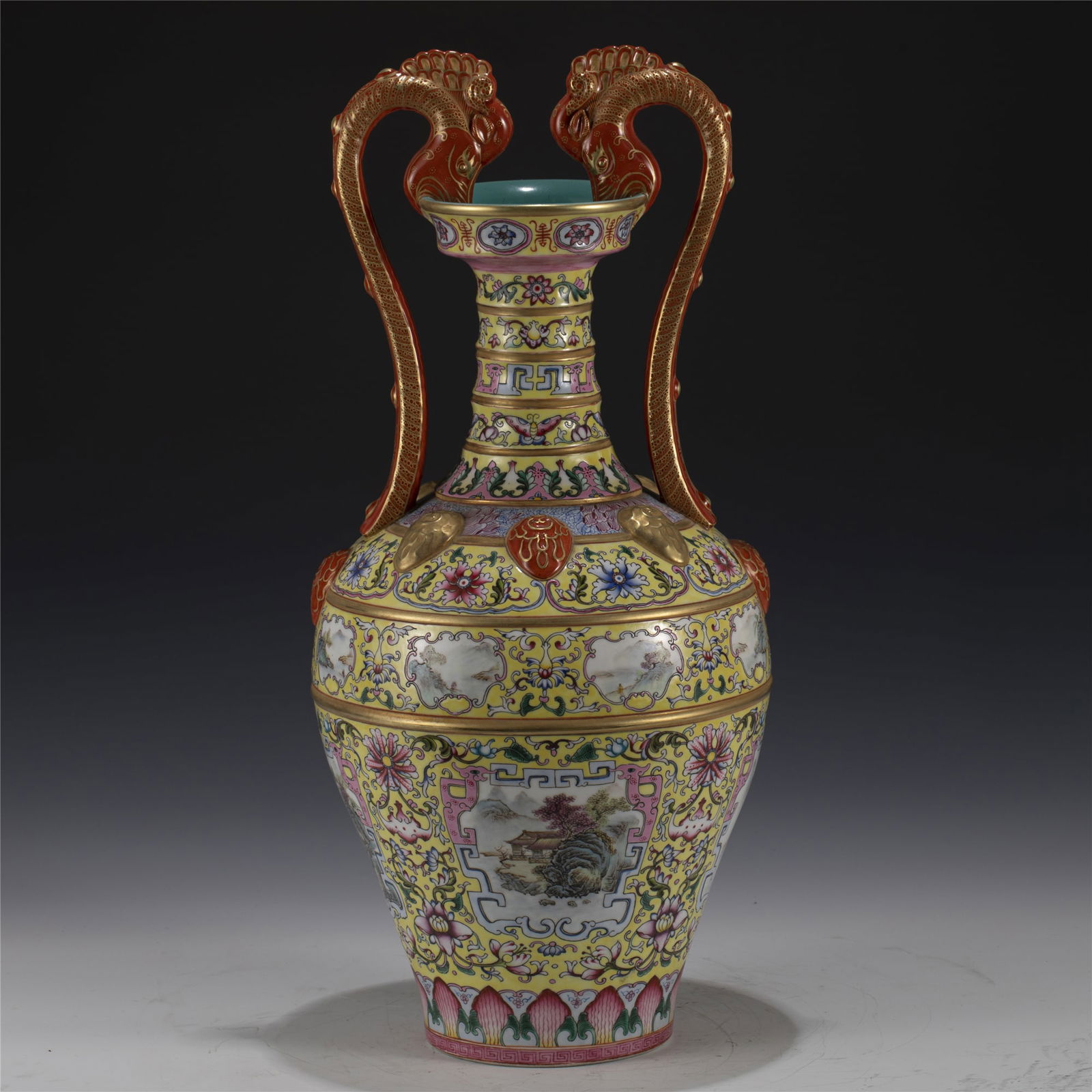 QING QIANLONG FAMILLE ROSE BOTTLE (1 of 9)