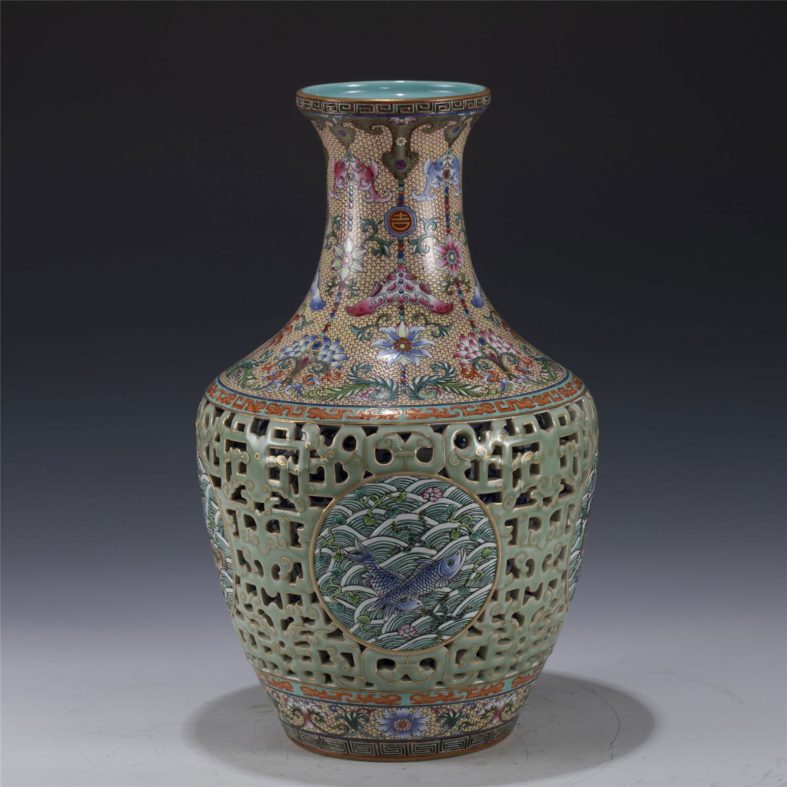 QING QIANLONG FAMILLE ROSE HOLLOW VASE (1 of 10)