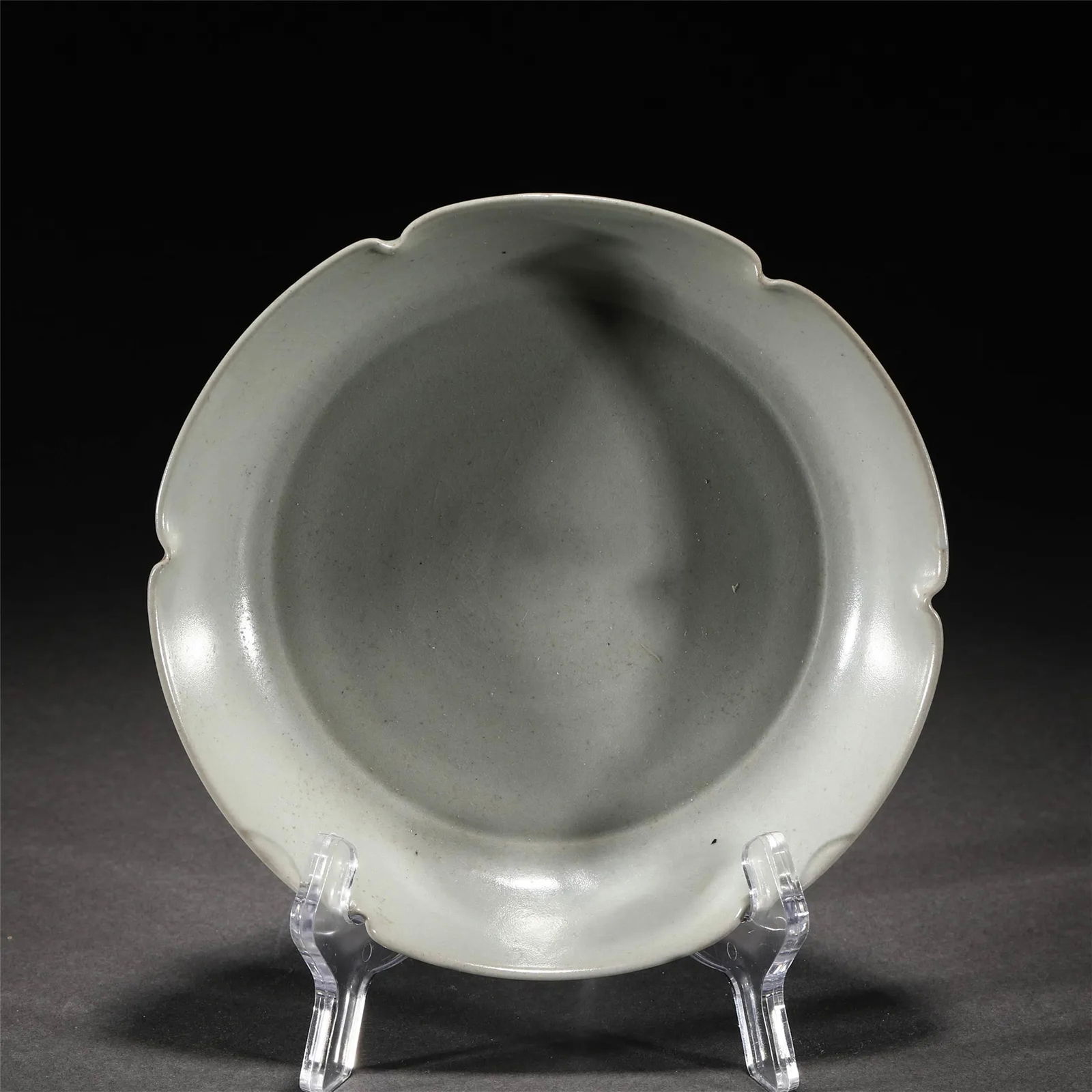 A RU TYPE GLAZED PORCELAIN DISH (1 of 7)
