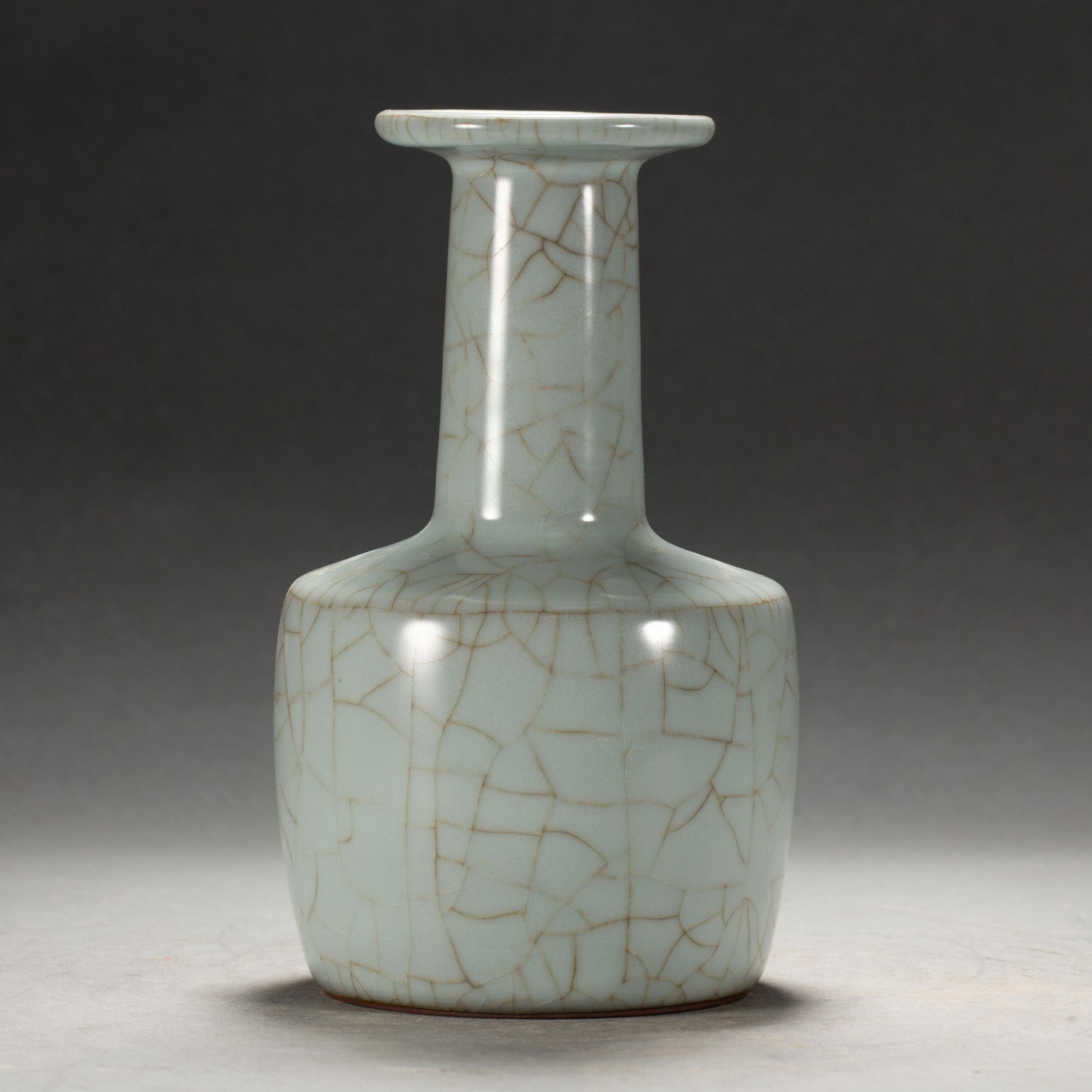 A GUAN TYPE GLAZE PORCELAIN MALLET VASE (1 of 7)
