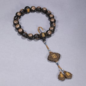A CHINESE IMPERIAL ALOESWOOD PRAYER BEADS