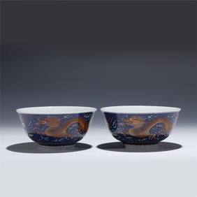 PAIR OF QING QIANLONG WUCAI DRAGON BOWLS