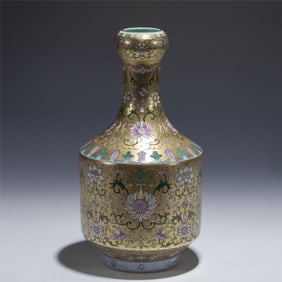 QING QIANLONG FAMILLE ROSE GOLD GARLIC VASE