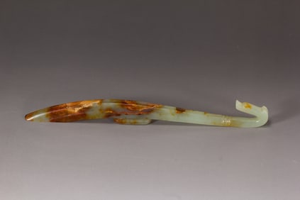A JADE CARVING OF BELTHOOK