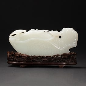 A FINE CHINESE WHITE JADE CARP CARVING