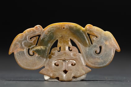 A CHINESE CARVED JADE ORNAMENT