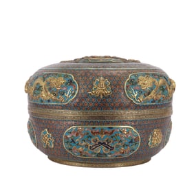 A CHINESE CLOISONNE ENAMEL CIRCULAR BOX WITH COVER