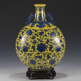 QING YELLOW GLAZED BLUE & WHITE MOON VASE
